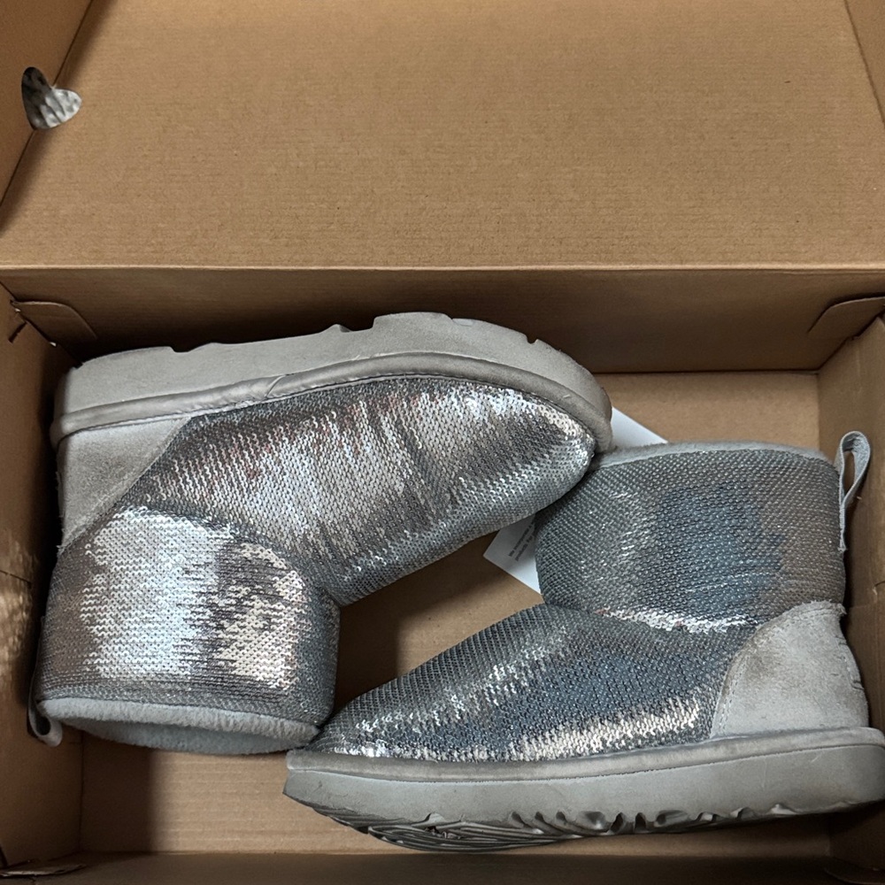 UGG Kids Glittery Gray Boots (13)